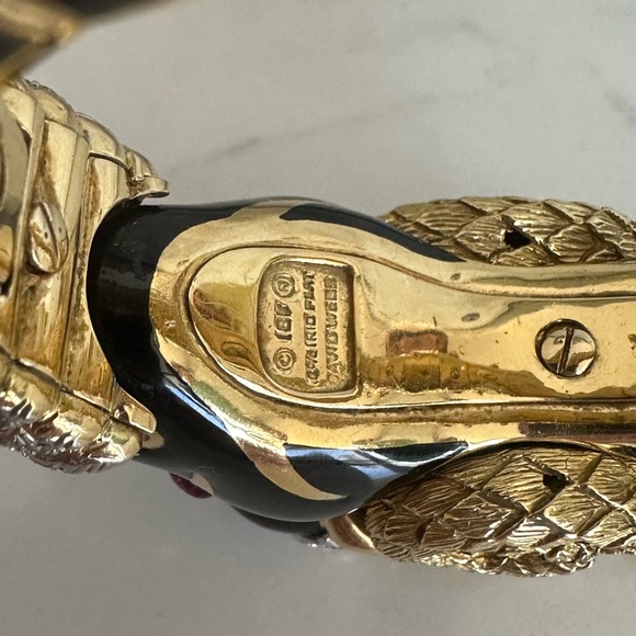 David Webb Vintage Rams Head Bracelet in 18k with black enamel, ruby and diamond - Picture 4 of 4